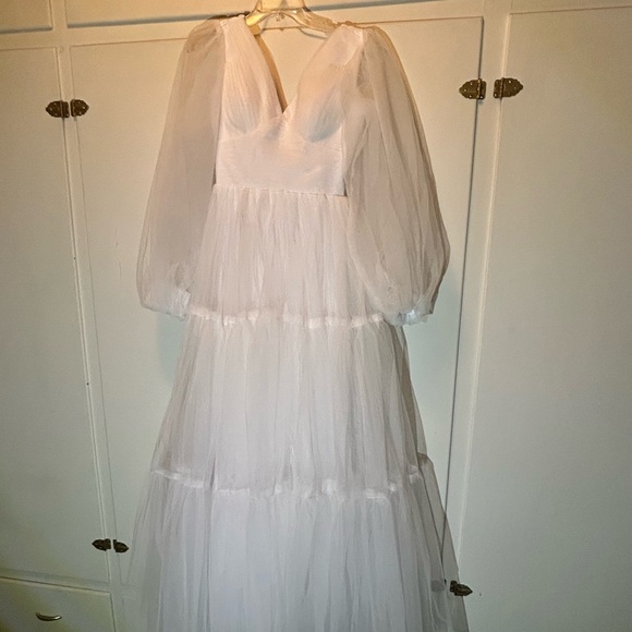 New Tulle Wedding Gown - Picture 3 of 14